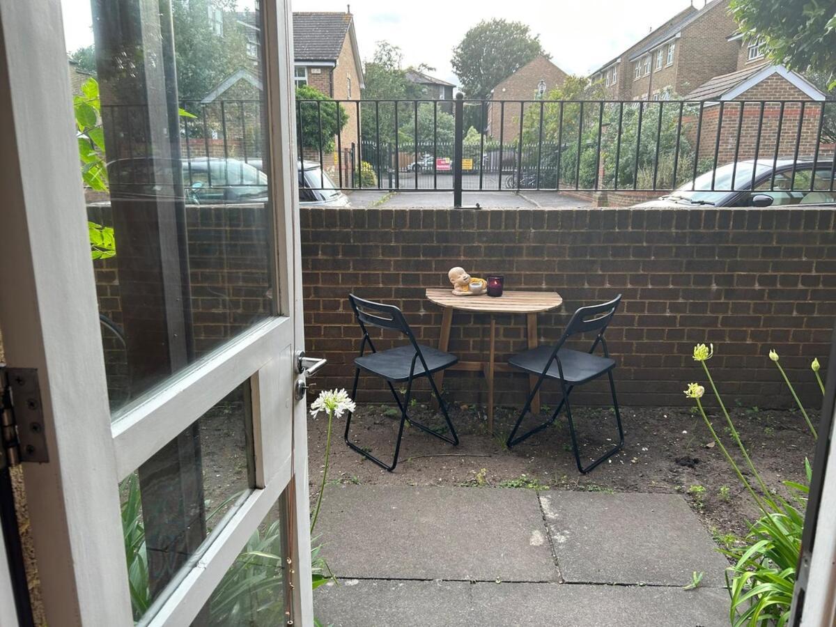 Apartment Cousy Flat With Small Garden In Fantastic Location