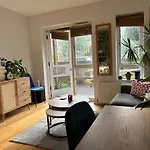 Cousy Flat With Small Garden In Fantastic Location