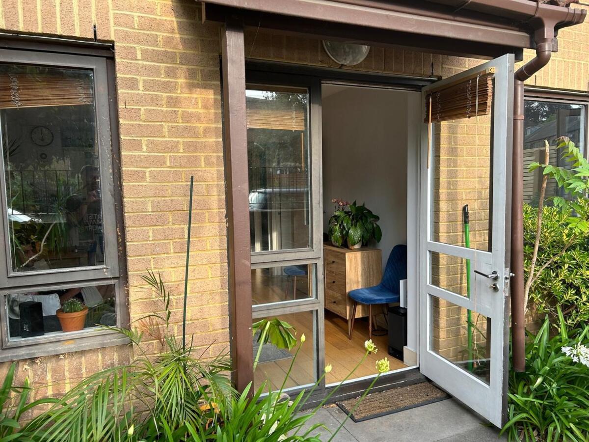 Cousy Flat With Small Garden In Fantastic Location