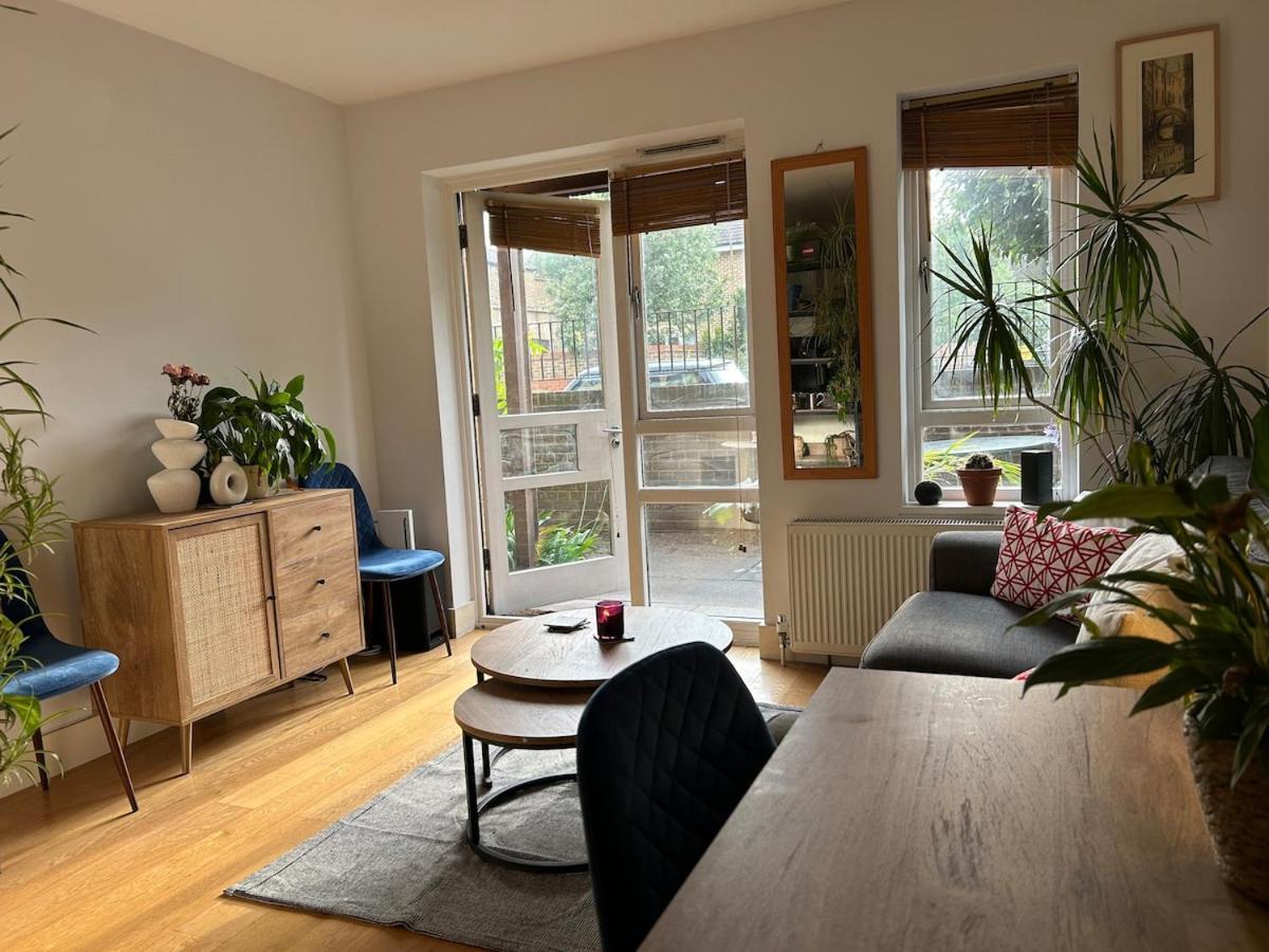 Apartment Cousy Flat With Small Garden In Fantastic Location *