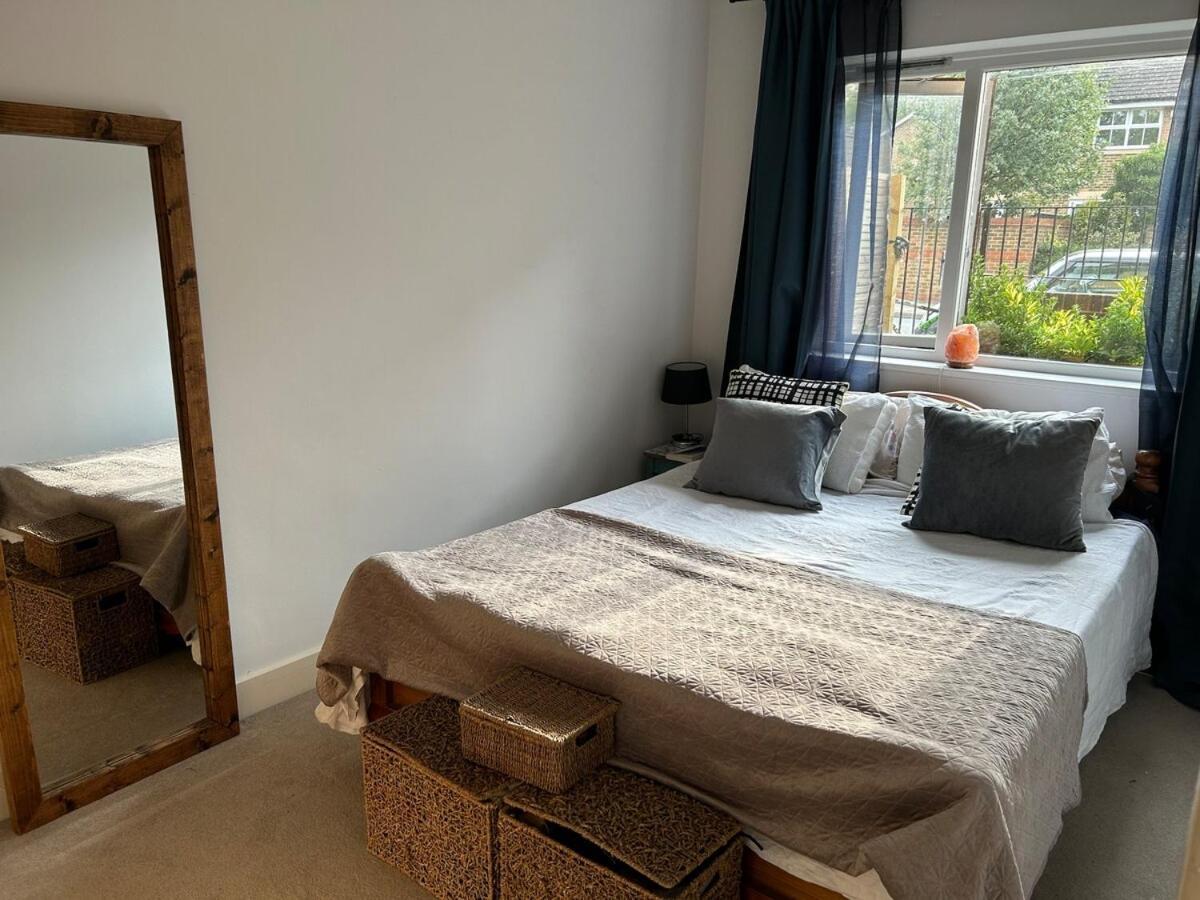 Cousy Flat With Small Garden In Fantastic Location Apartment London